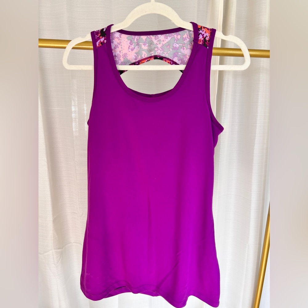 Gaiam yoga flow tank purple & pattern 
women’s size Medium like new